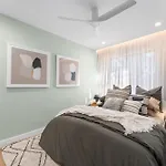 2Br Plus Free Parking - Airport Luxury Retreat