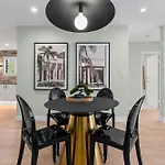 2Br Plus Free Parking - Airport Luxury Retreat
