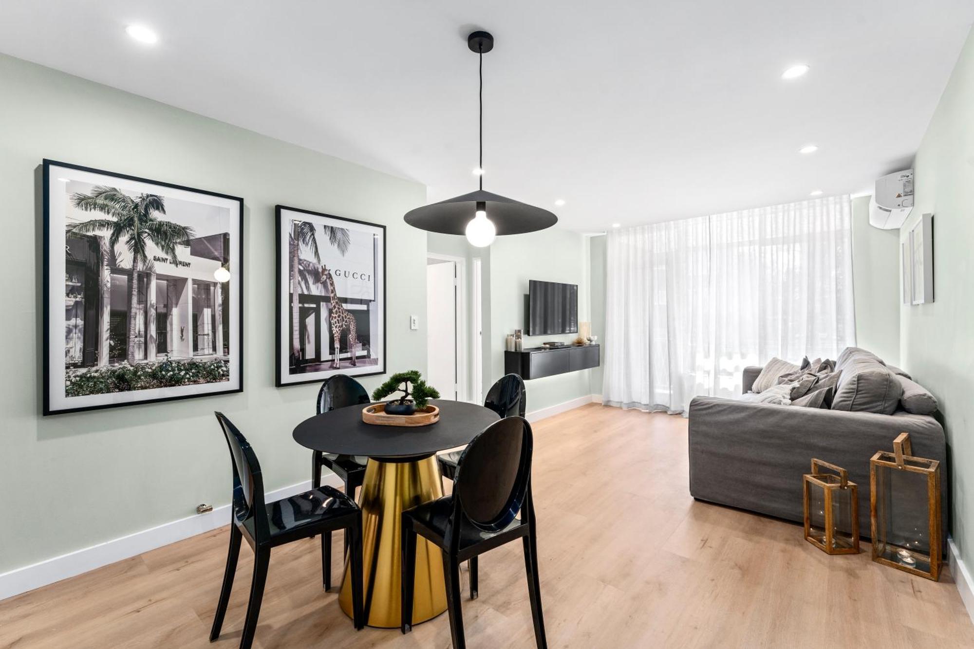 2br Free Parking - Airport Luxury Retreat Apartment *