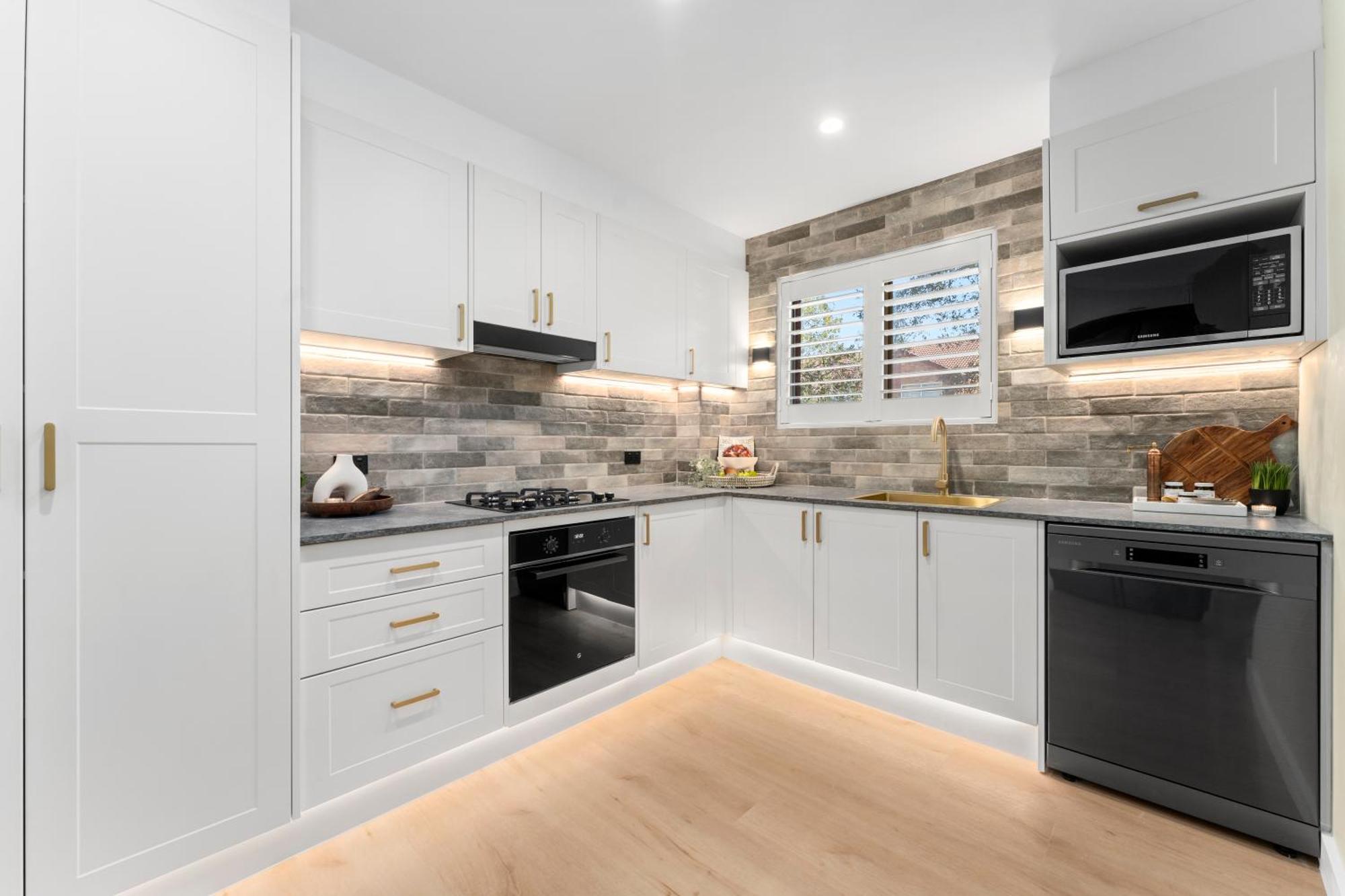 2br Free Parking - Airport Luxury Retreat Apartment *